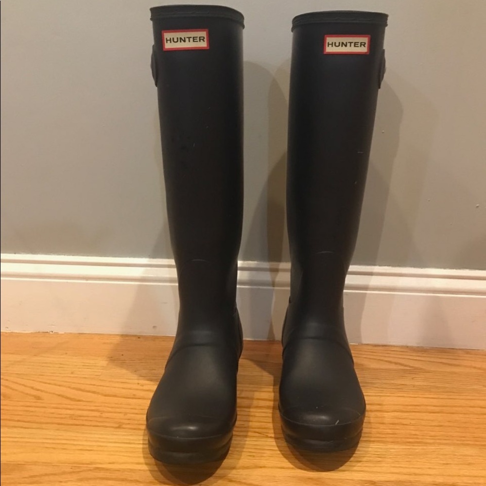Women’s hunter boots barley worn! Size 8